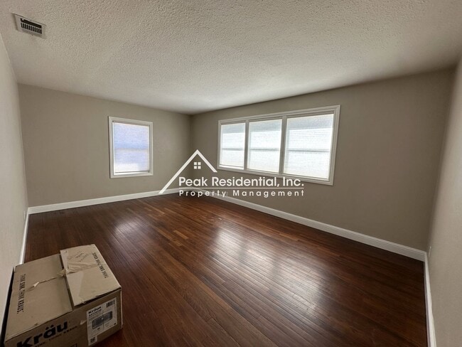 Building Photo - Charming 2bd/1ba House with Garage near UC...