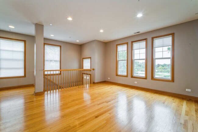 Foto del edificio - 2414 W Lake Ave