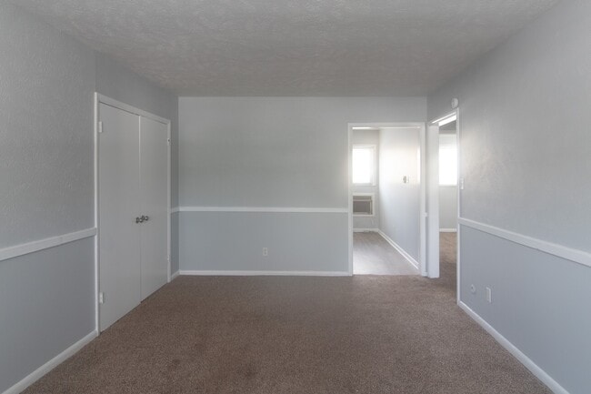 Building Photo - 5905 Devington Rd
