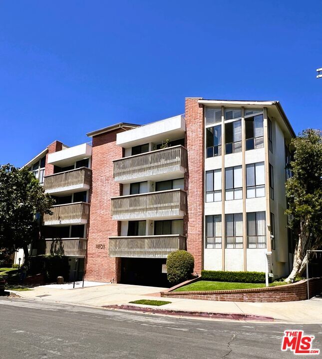 Building Photo - 11805 Mayfield Ave