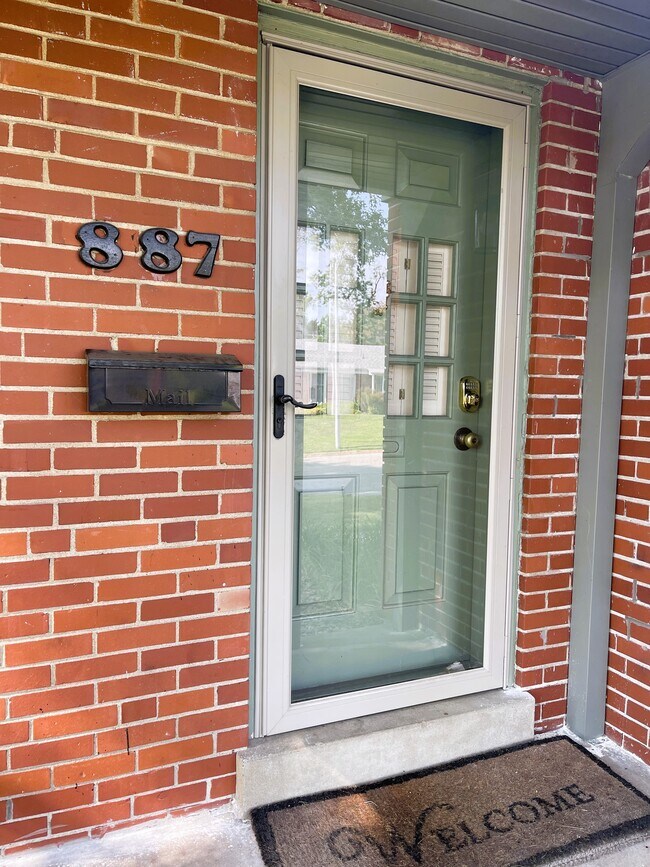 Building Photo - 887 Berick Dr