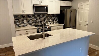 Building Photo - 11530 Villa Grand