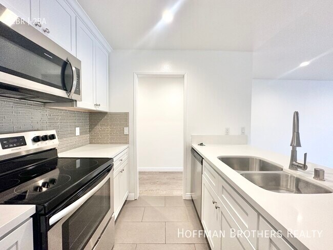 Building Photo - 724 N West Knoll Dr West Hollywood, CA 90069