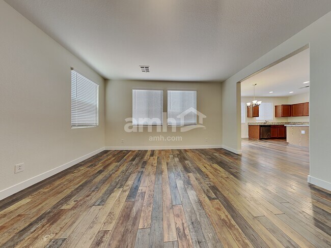 Foto del edificio - 7956 Dell Ridge Ave.