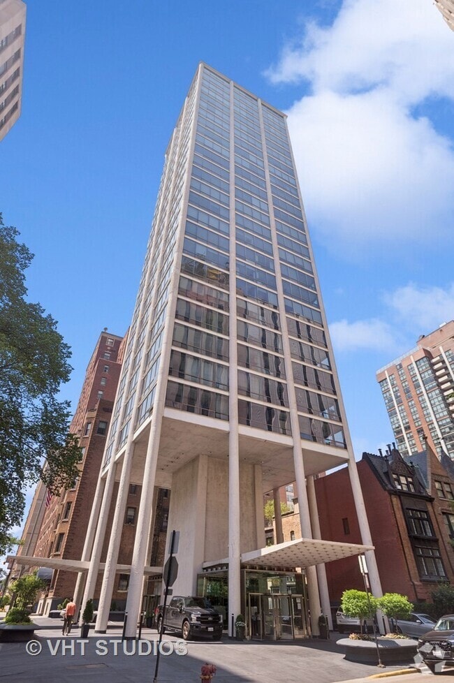 Building Photo - 1300 N Astor St