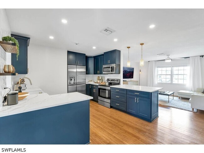Foto del edificio - 250 Willowick Dr