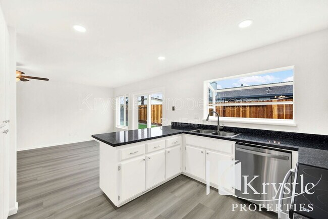 Building Photo - 606 Humbolt Dr