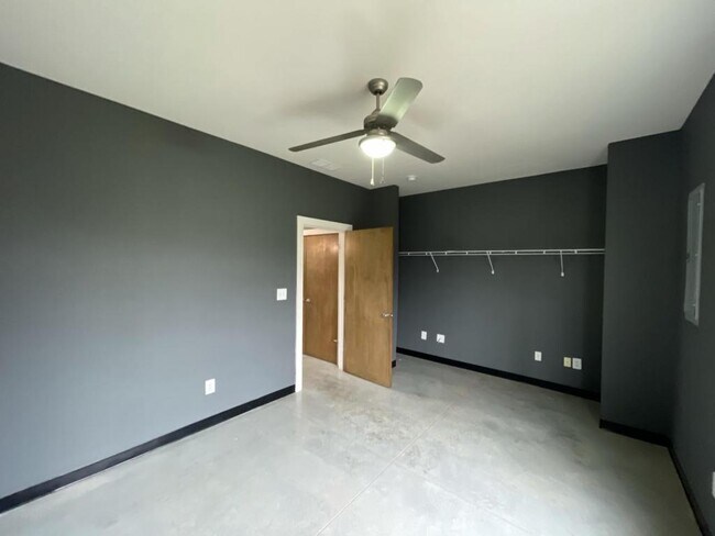 Foto del edificio - 927 McClanahan Lane