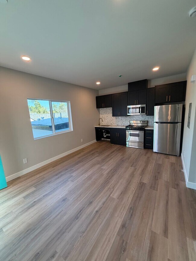 Foto del edificio - 3365 A St