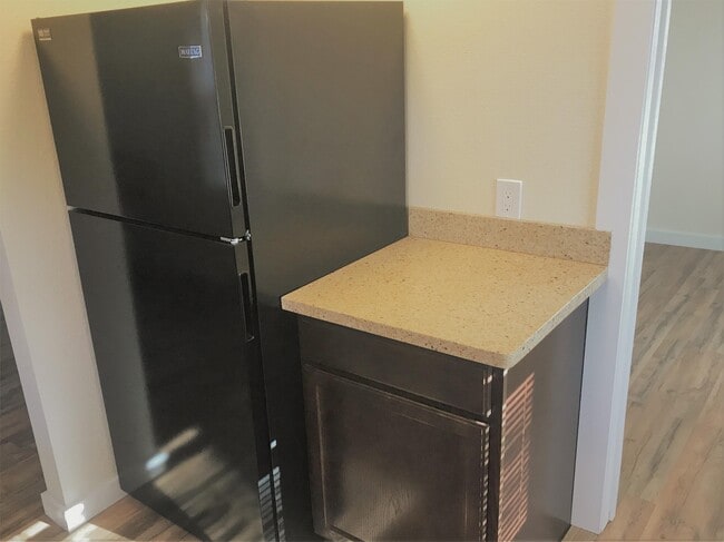 Building Photo - 4550 Lakeshore Blvd