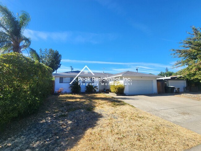 Foto del edificio - Charming 4bd/2ba Home with Large Backyard