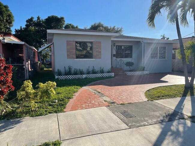 Front Left - 3344 SW 22nd Ter