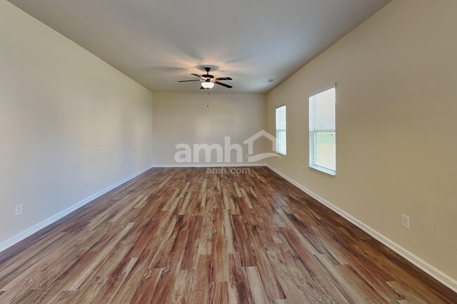 Building Photo - 223 Maxton Ave