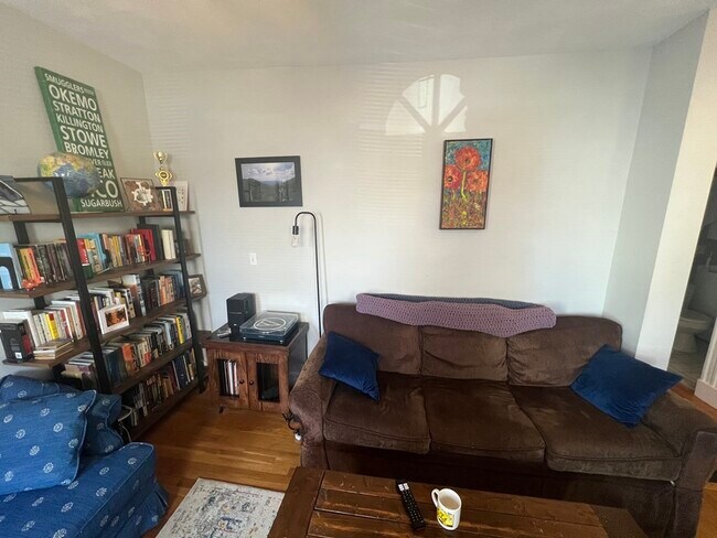 Foto del edificio - 24 Ellington Rd