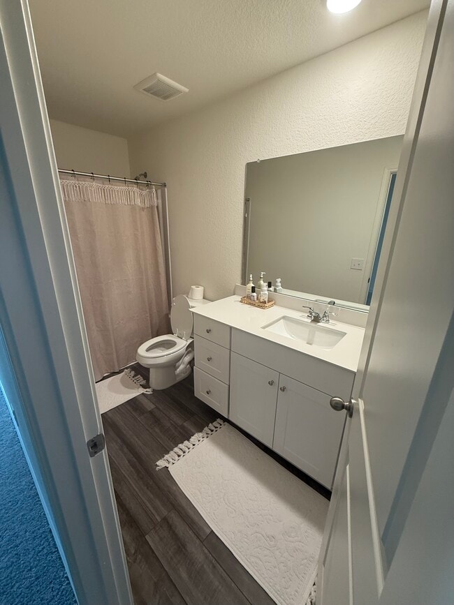Building Photo - 401 Lagoon Dr