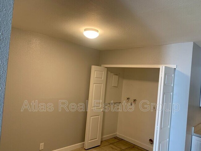 Foto del edificio - 960 N Jay St