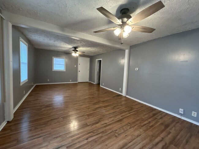 Foto del edificio - Charming 2-Bedroom, 1-Bathroom Home in South Bend