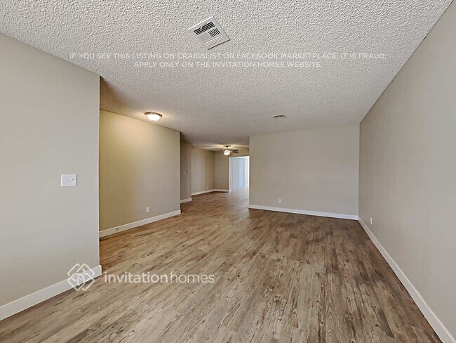 Foto del edificio - 127 Sterling Dr