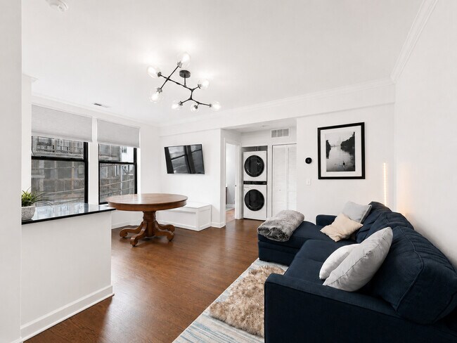 Foto del edificio - 743 W Cornelia Ave