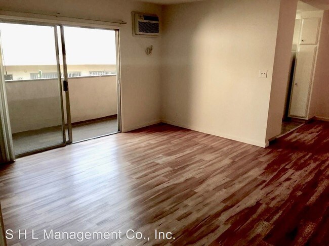 Building Photo - 733 N Hayworth Ave