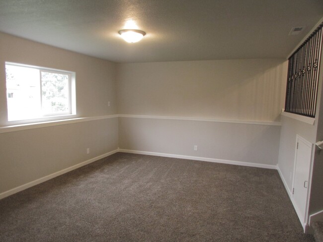 Building Photo - 3 BEDROOM | 2 BATH | UPDATED | GARAGE | RA...