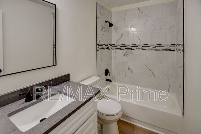 Building Photo - 808 Sandoval Dr