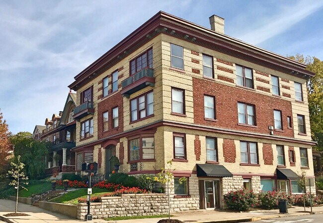 Foto del edificio - 300 E 3rd St