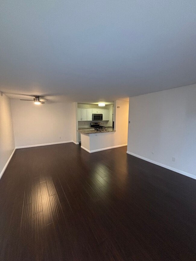 Building Photo - 1 bed 1 bath Condo for Rent in Mission Valley