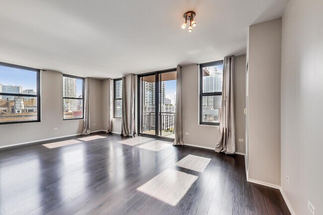 Foto del edificio - 330 N Jefferson St