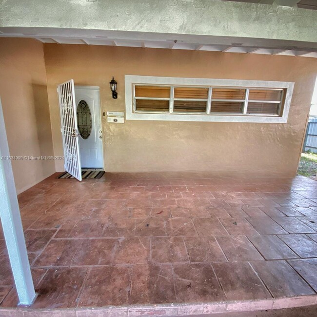 Foto del edificio - 19130 NW 5th Pl