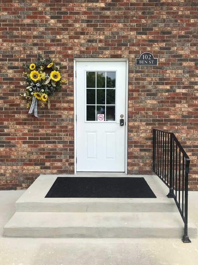 Building Photo - 102 Ben St