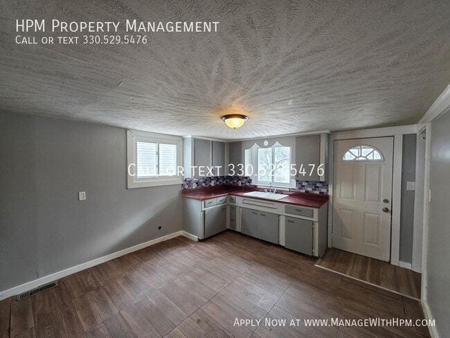 Foto del edificio - 111 Maple Ave SE