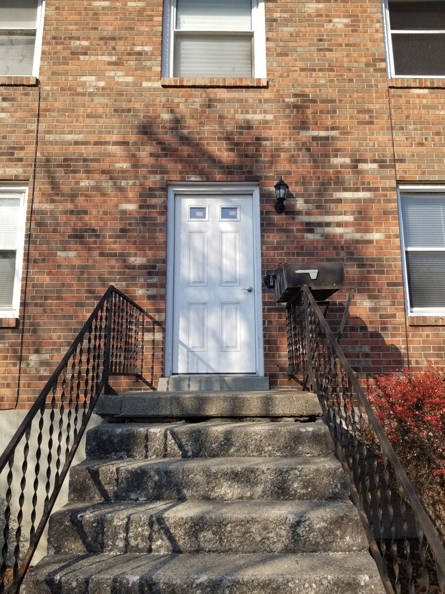 Building Photo - 104 Barton Rd