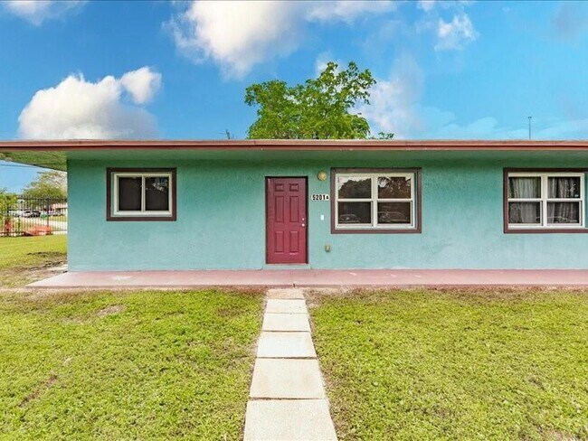 Foto del edificio - 5201 NW 17th Ct