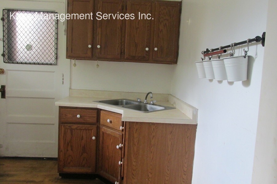 Primary Photo - 1367 E 56th St