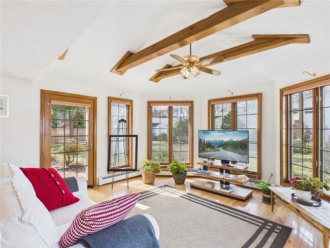 Building Photo - 449 Love Ln