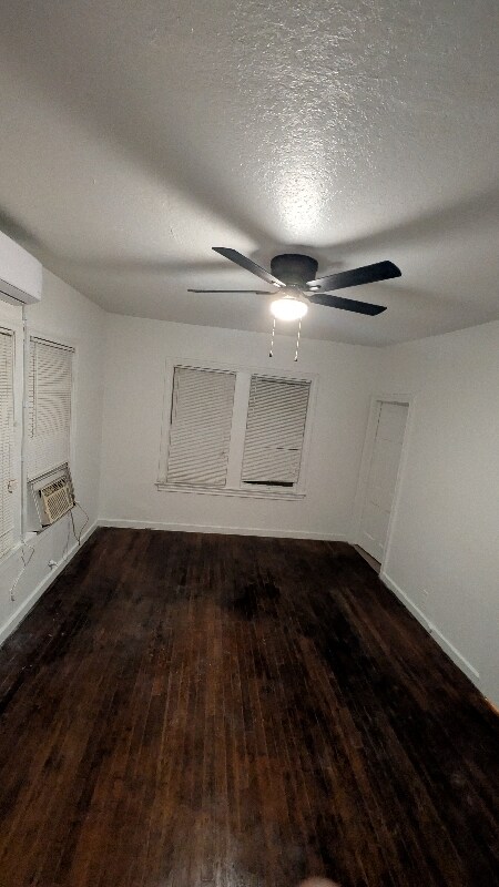 Building Photo - 404 Club Dr