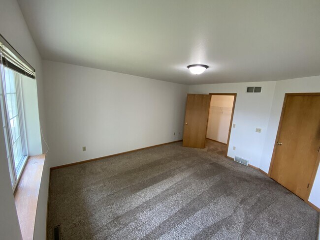 Foto del edificio - 5719 Lake Edge Rd