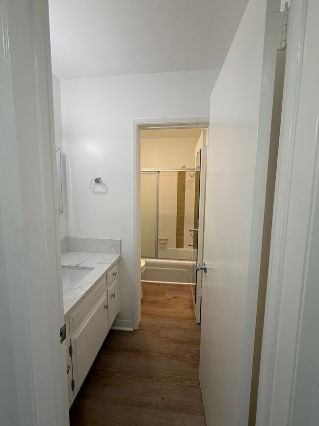 Foto del edificio - 1825 N Gramercy Pl