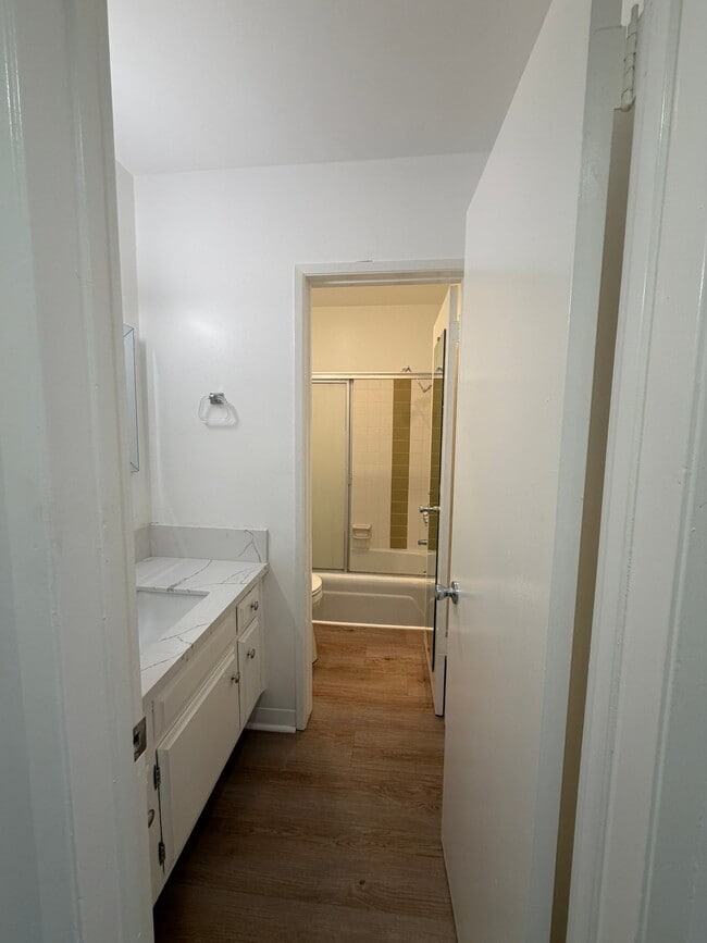 Photo - 1825 N Gramercy Pl Apartment
