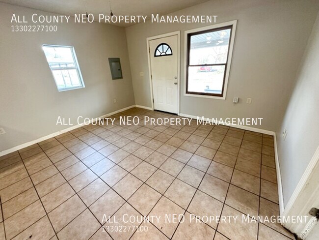 Foto del edificio - Spacious 3 Bedrom, 1 Bathroom unit in Barb...