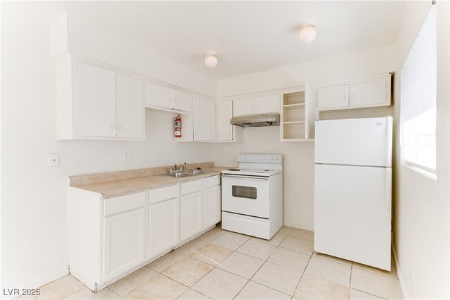 Building Photo - 3370 S Athens St