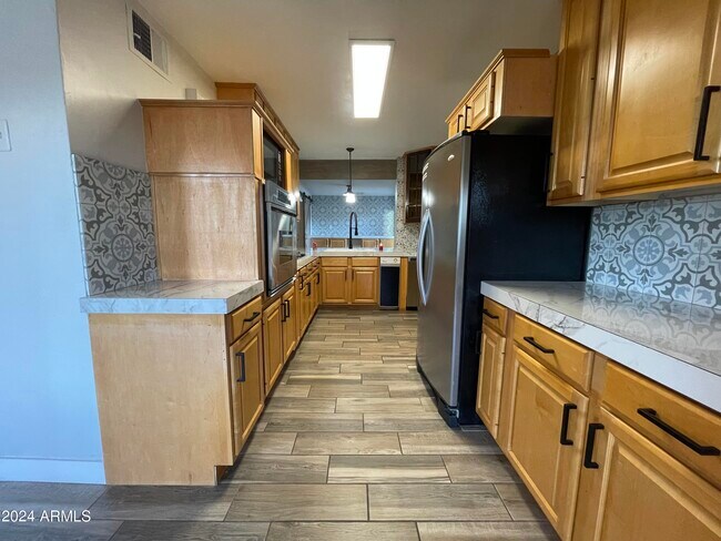 Foto del edificio - 3536 E Oak St