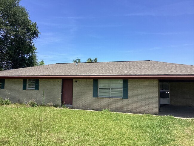 Building Photo - 3999 Vidrine Rd