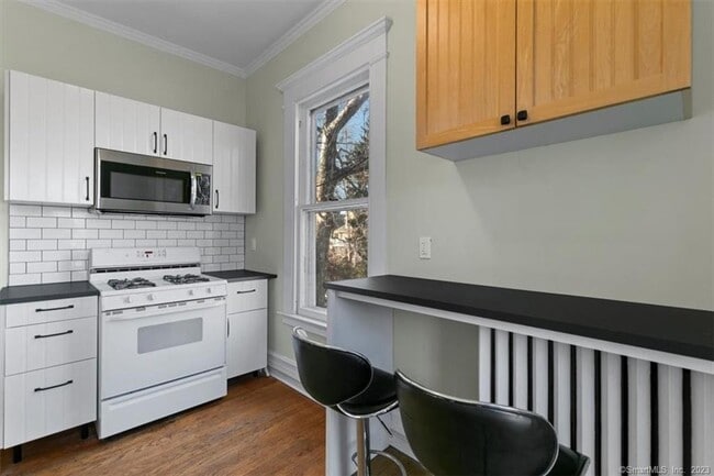 Building Photo - 98 Cold Spring St