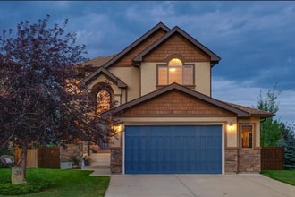Building Photo - 35 Tremblant Pt SW