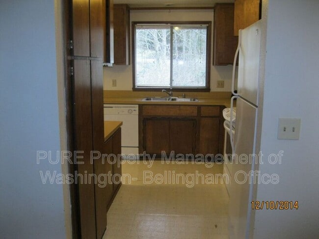 Building Photo - 2925 Douglas Ave