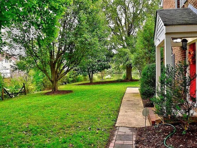 Foto del edificio - 4700 Parvathi Ct