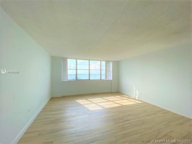 Building Photo - 801 Brickell Bay Dr