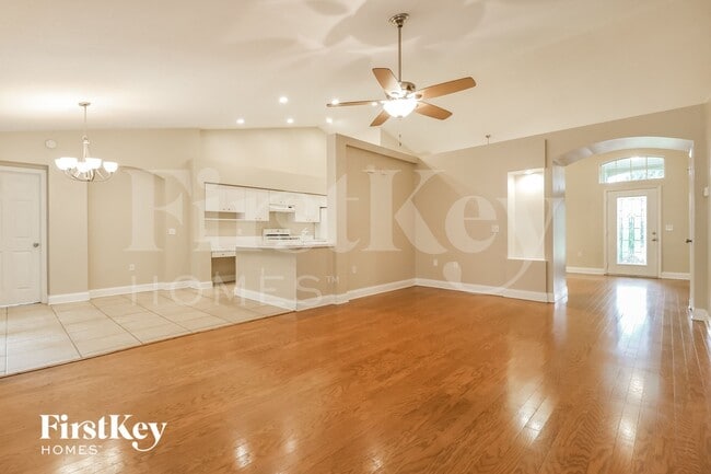 Foto del edificio - 28635 Fairweather Dr